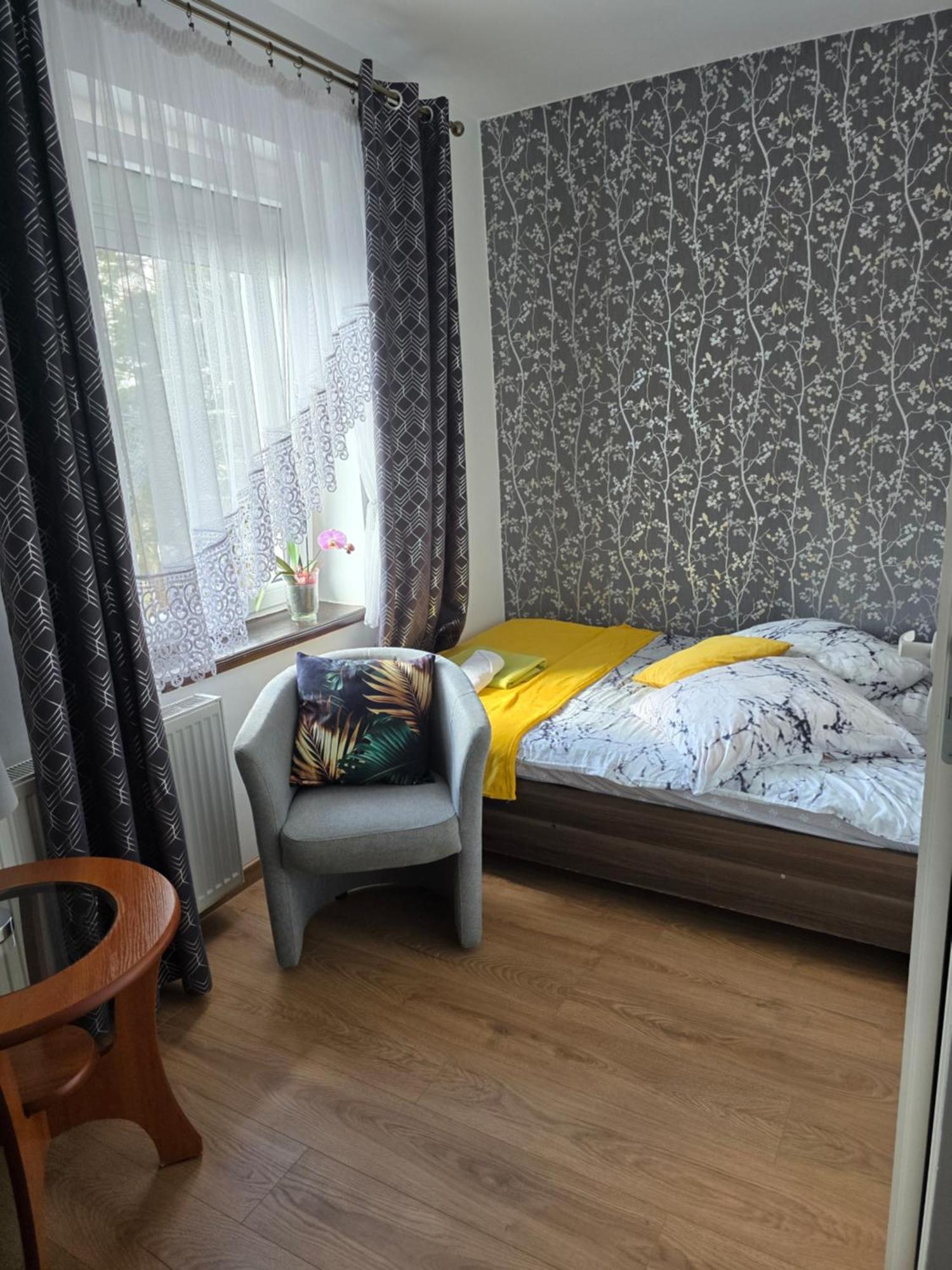 Appartamento Bialy Dom Sulejów Esterno foto